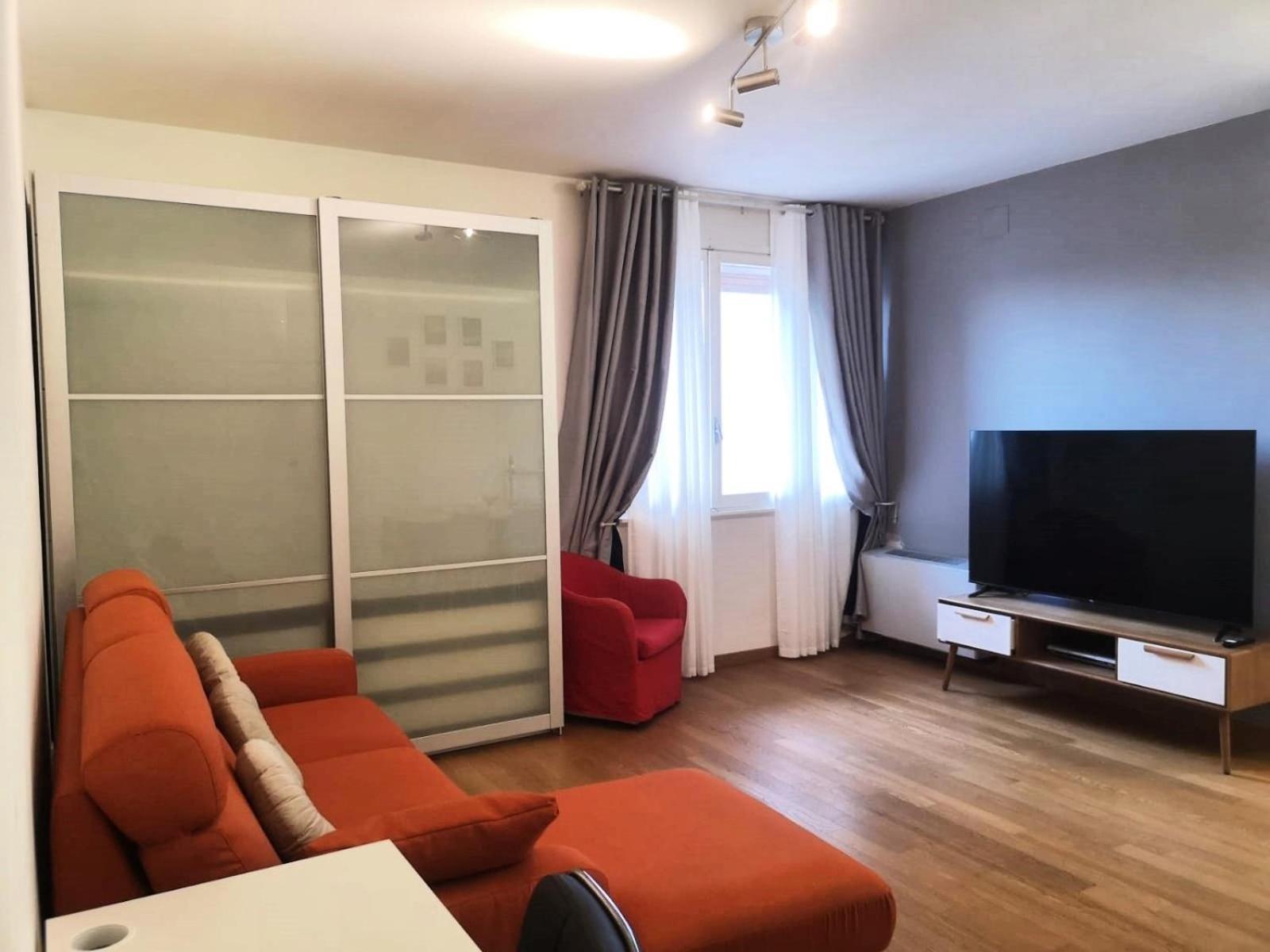 Quiet Station Flat 86Sqm 100M To Bus Station 300M To Train Station Apartment *